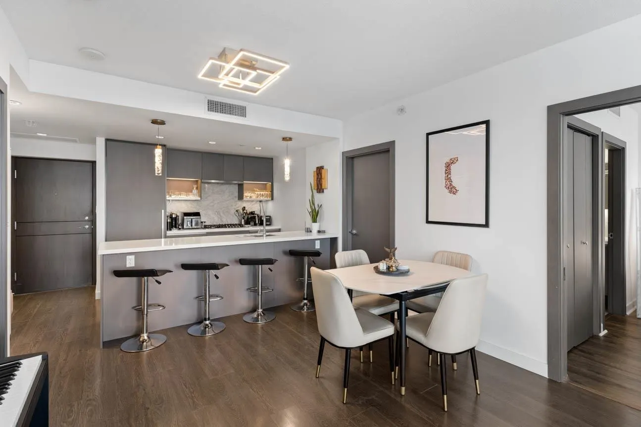 1611 68 Smithe Street