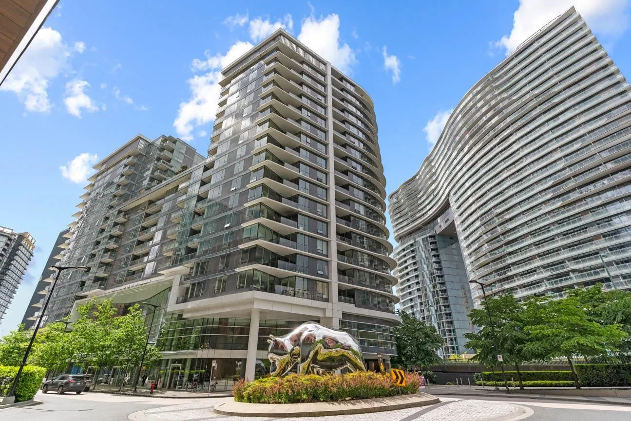 1611 68 Smithe Street