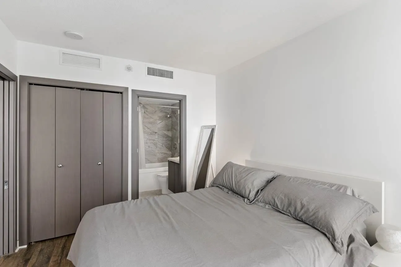 1611 68 Smithe Street