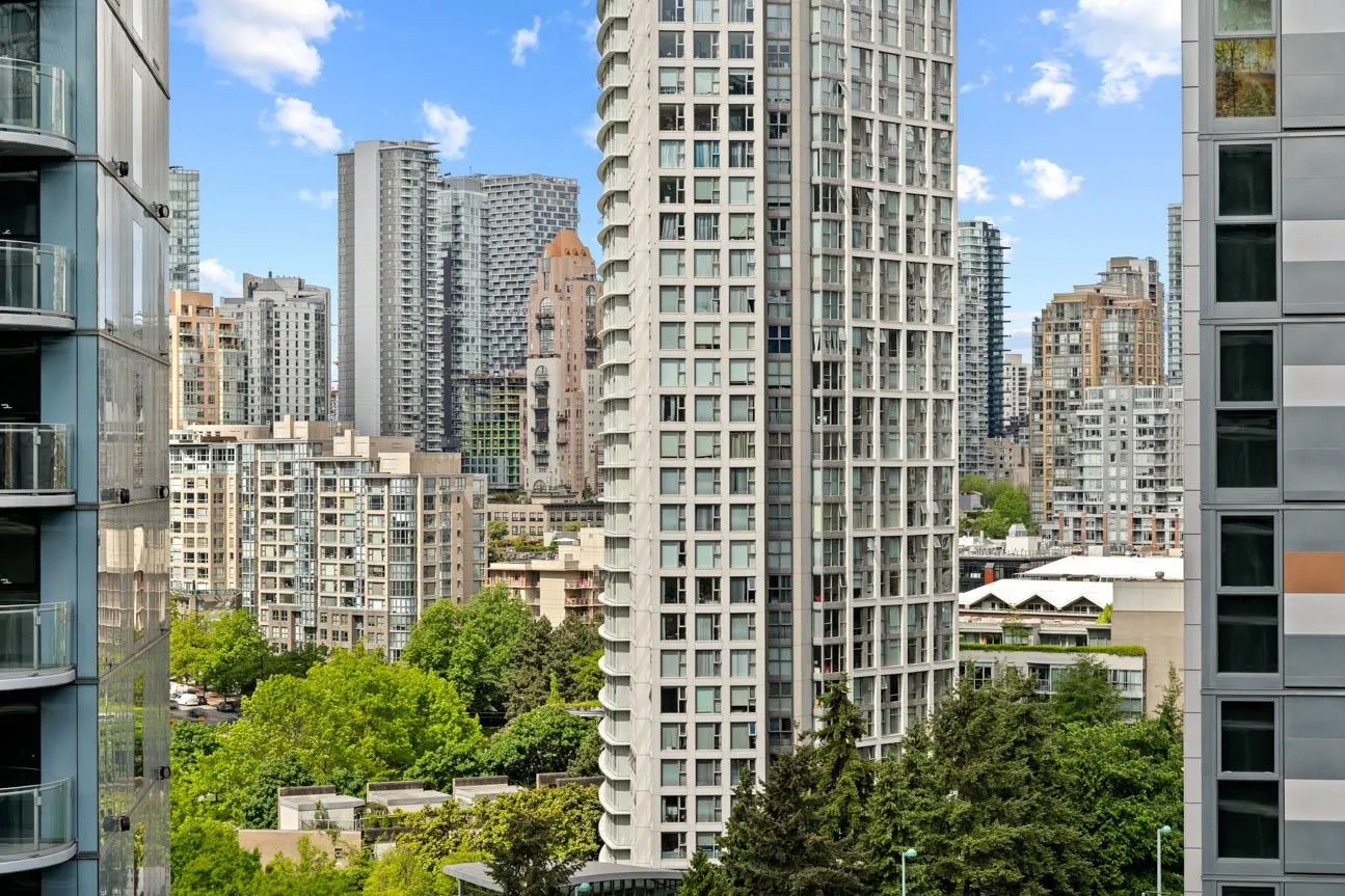 1611 68 Smithe Street