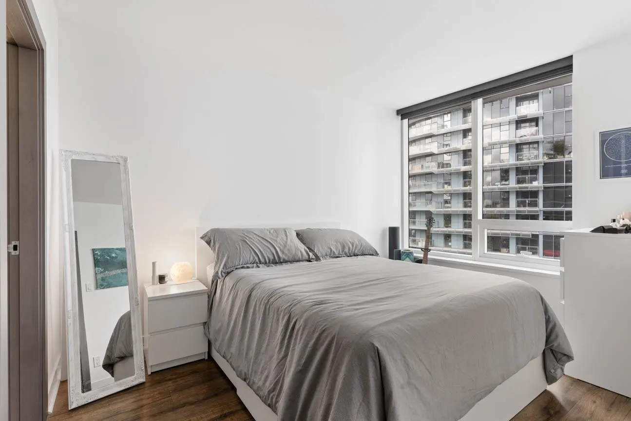 1611 68 Smithe Street