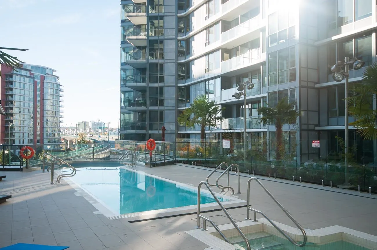 1611 68 Smithe Street