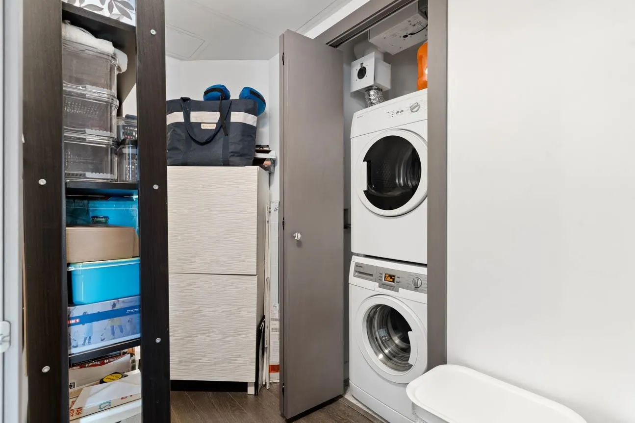 1611 68 Smithe Street