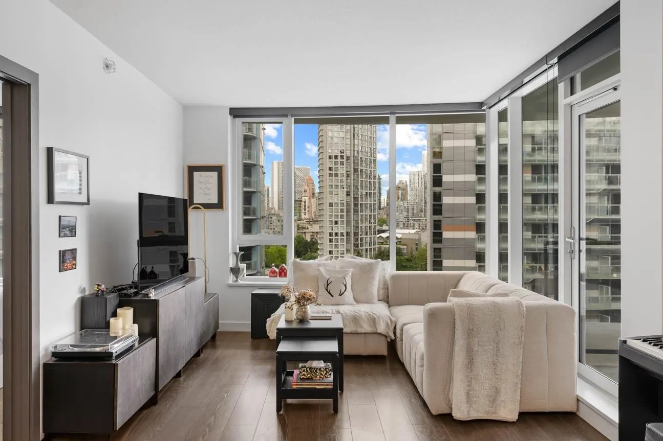 1611 68 Smithe Street