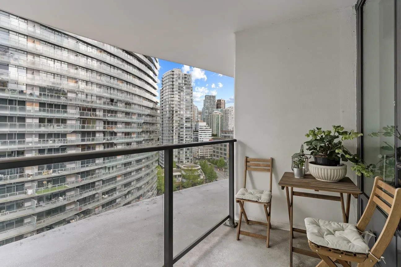 1611 68 Smithe Street