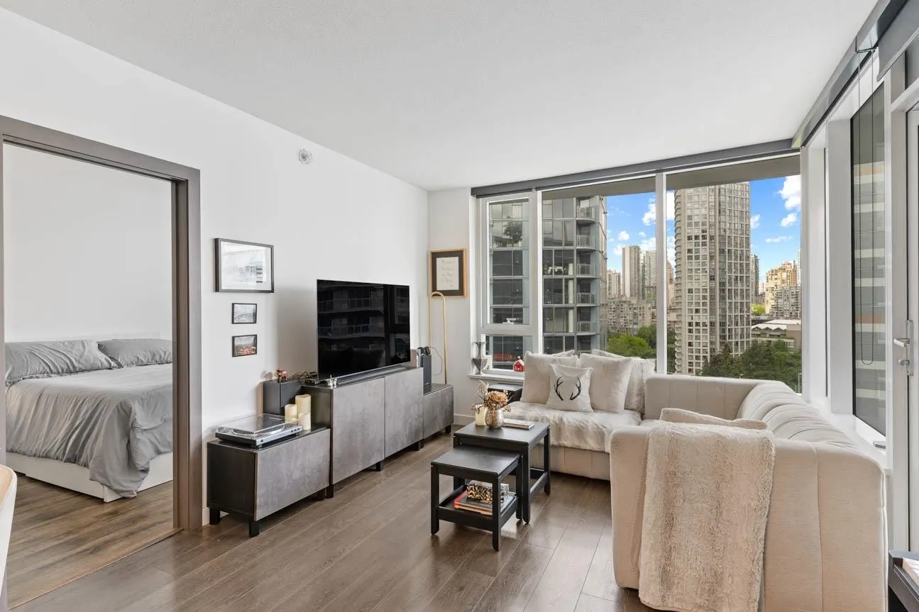 1611 68 Smithe Street