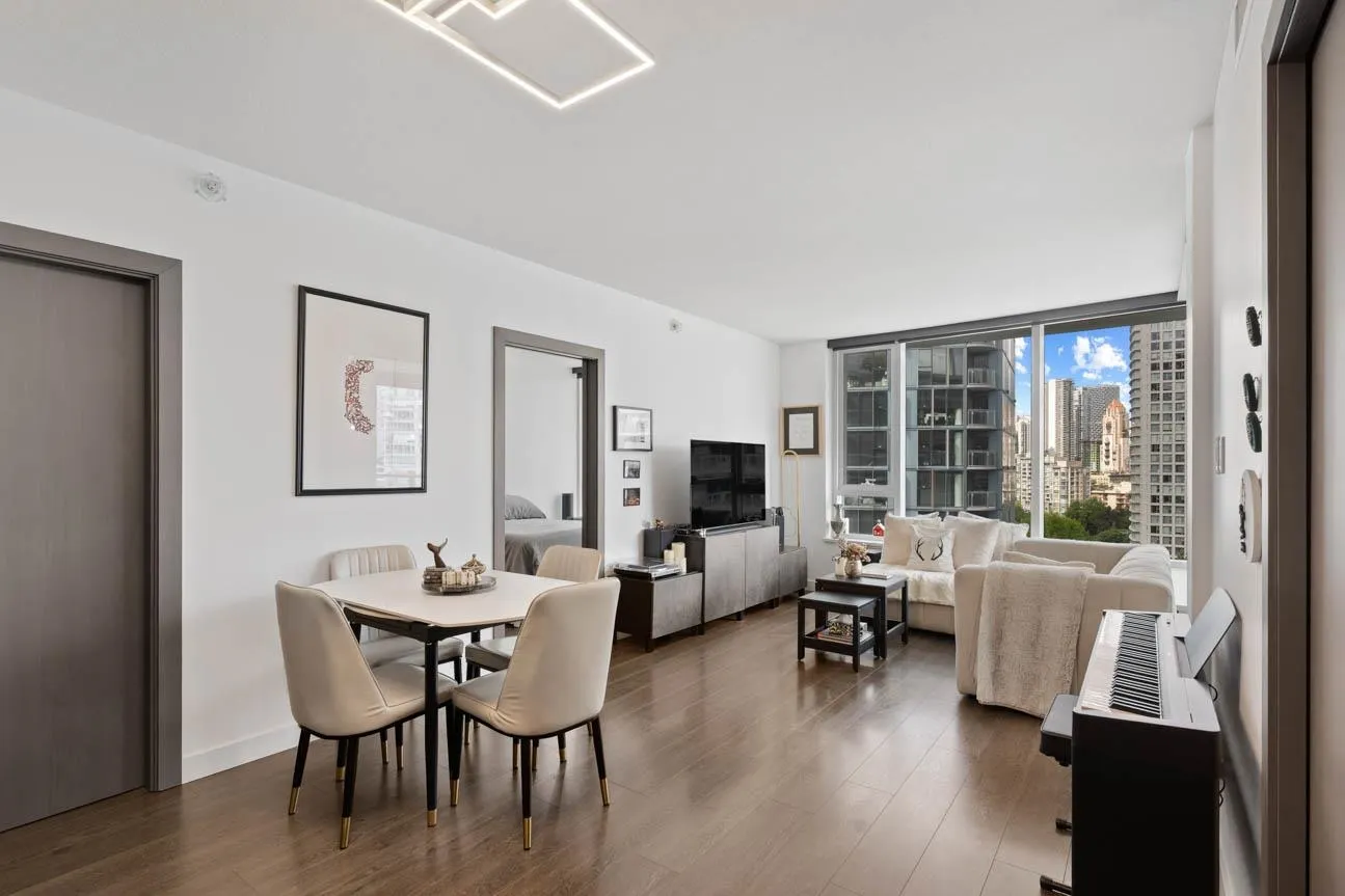 1611 68 Smithe Street