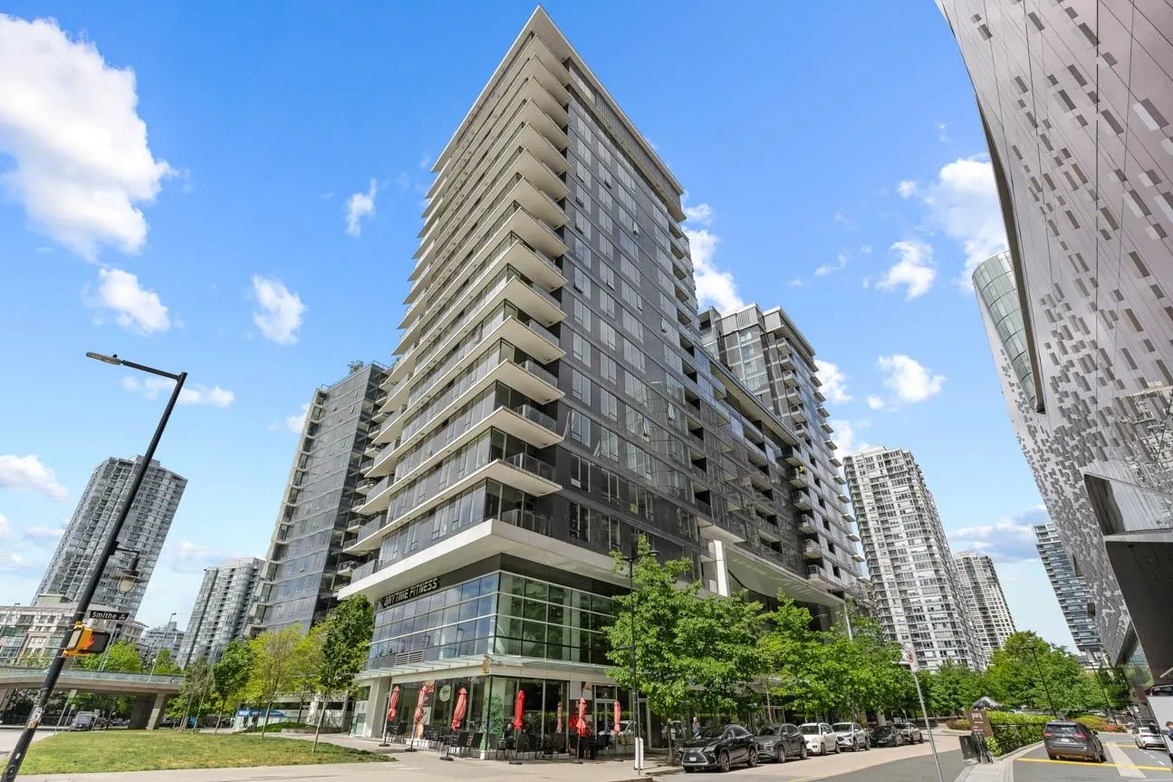 1611 68 Smithe Street