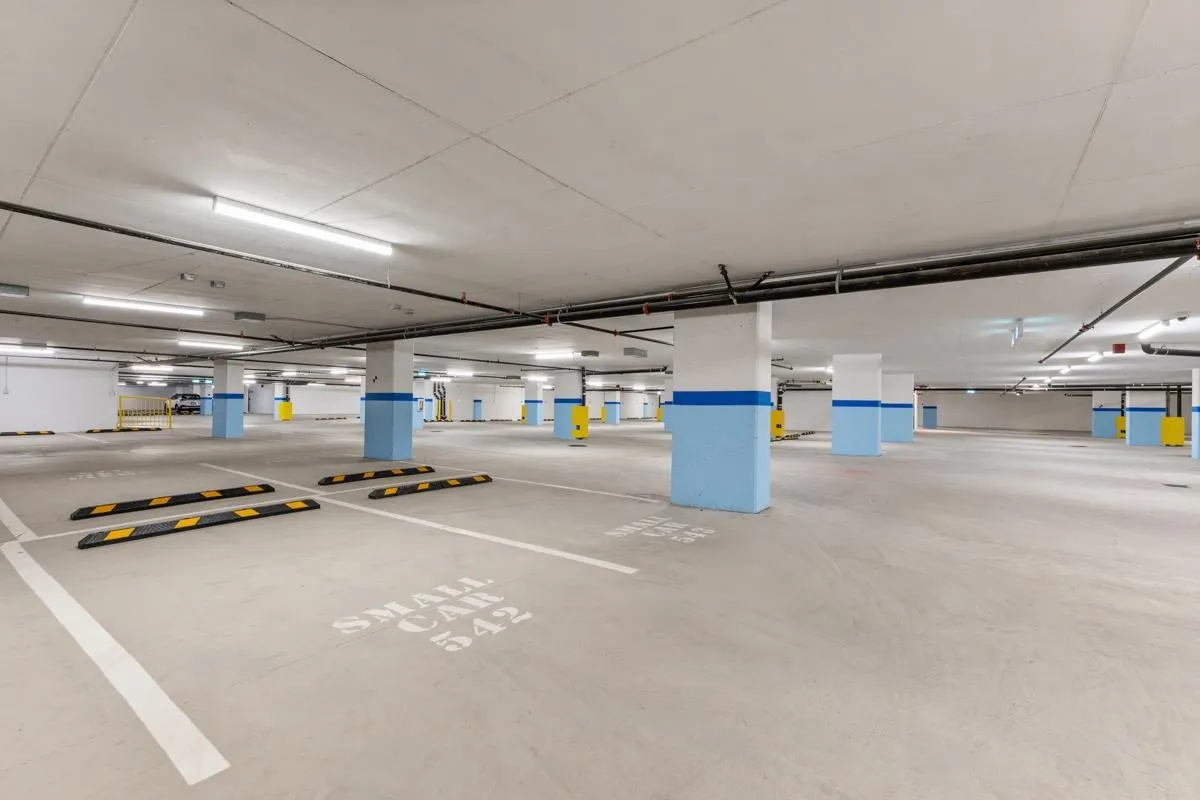 1108 7977 Lansdowne Road