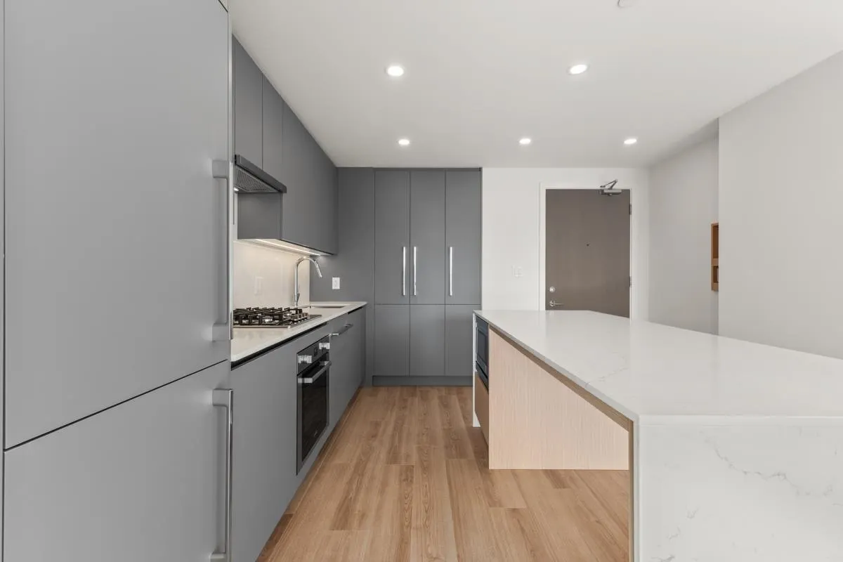 1108 7977 Lansdowne Road