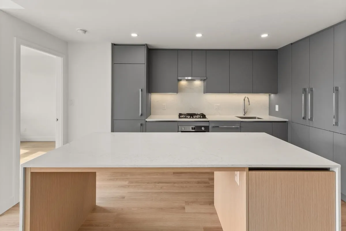 1108 7977 Lansdowne Road