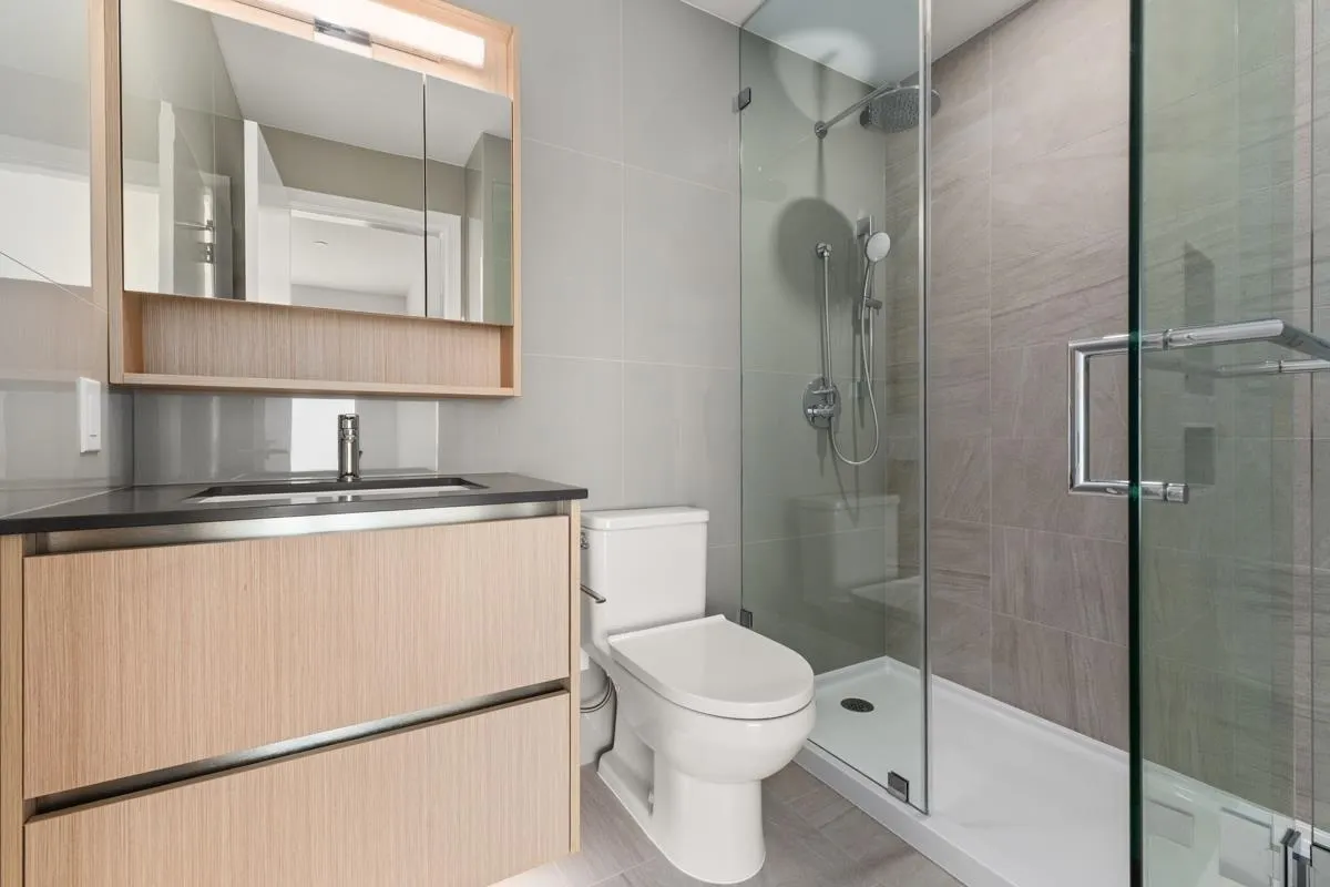 1108 7977 Lansdowne Road