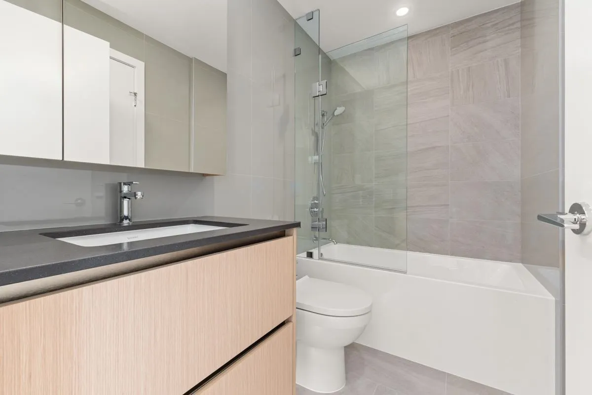 1108 7977 Lansdowne Road