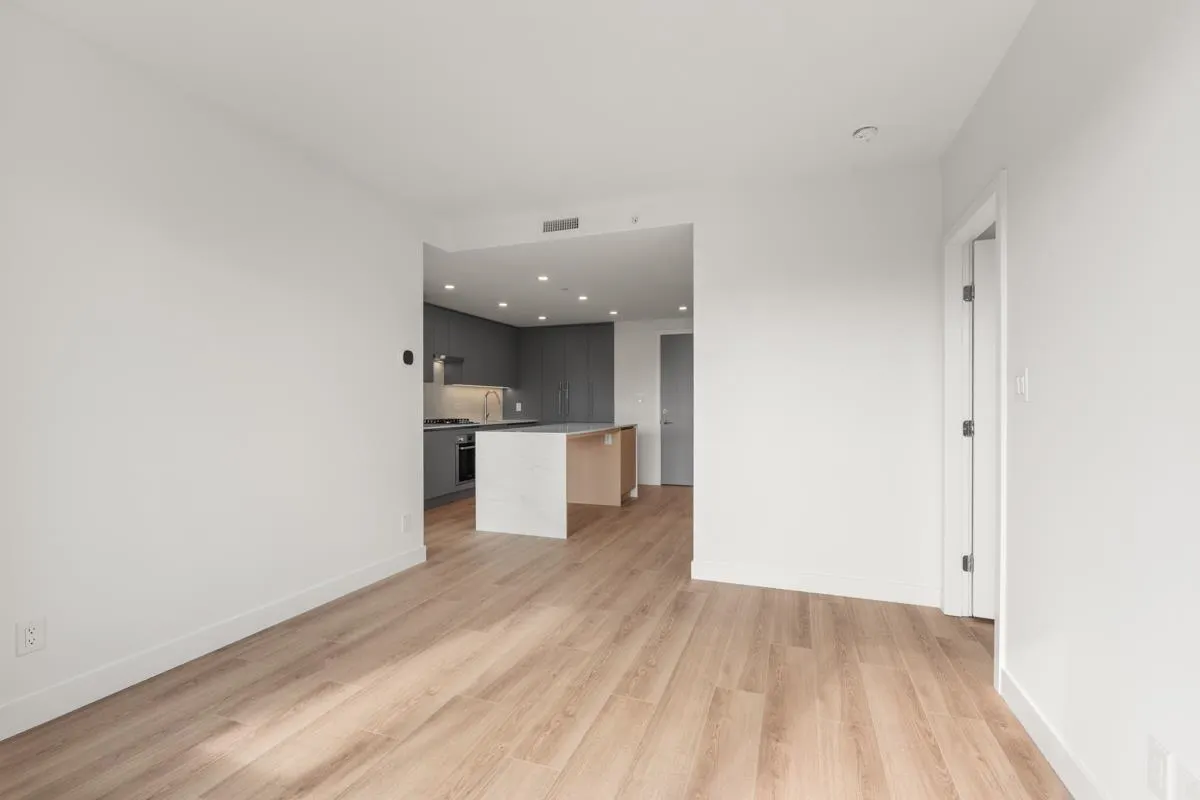 1108 7977 Lansdowne Road