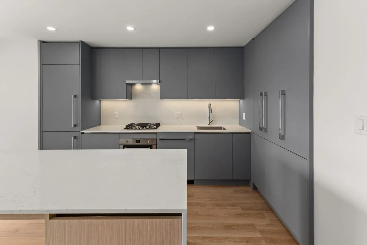 1108 7977 Lansdowne Road