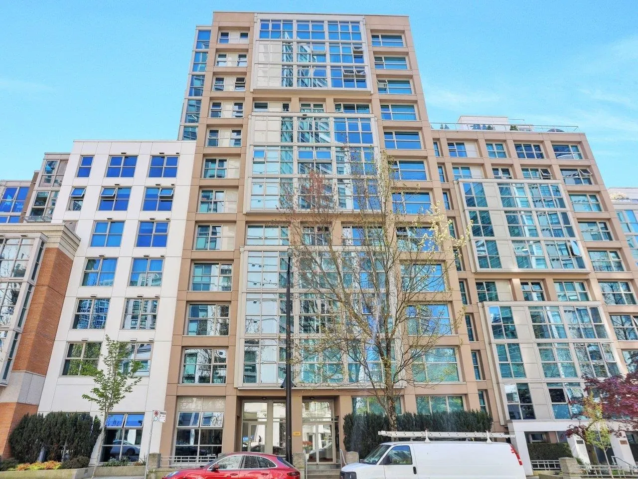 802 1318 Homer Street