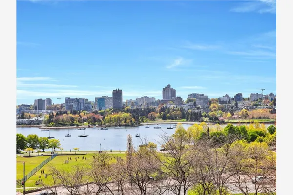 802 1318 Homer Street