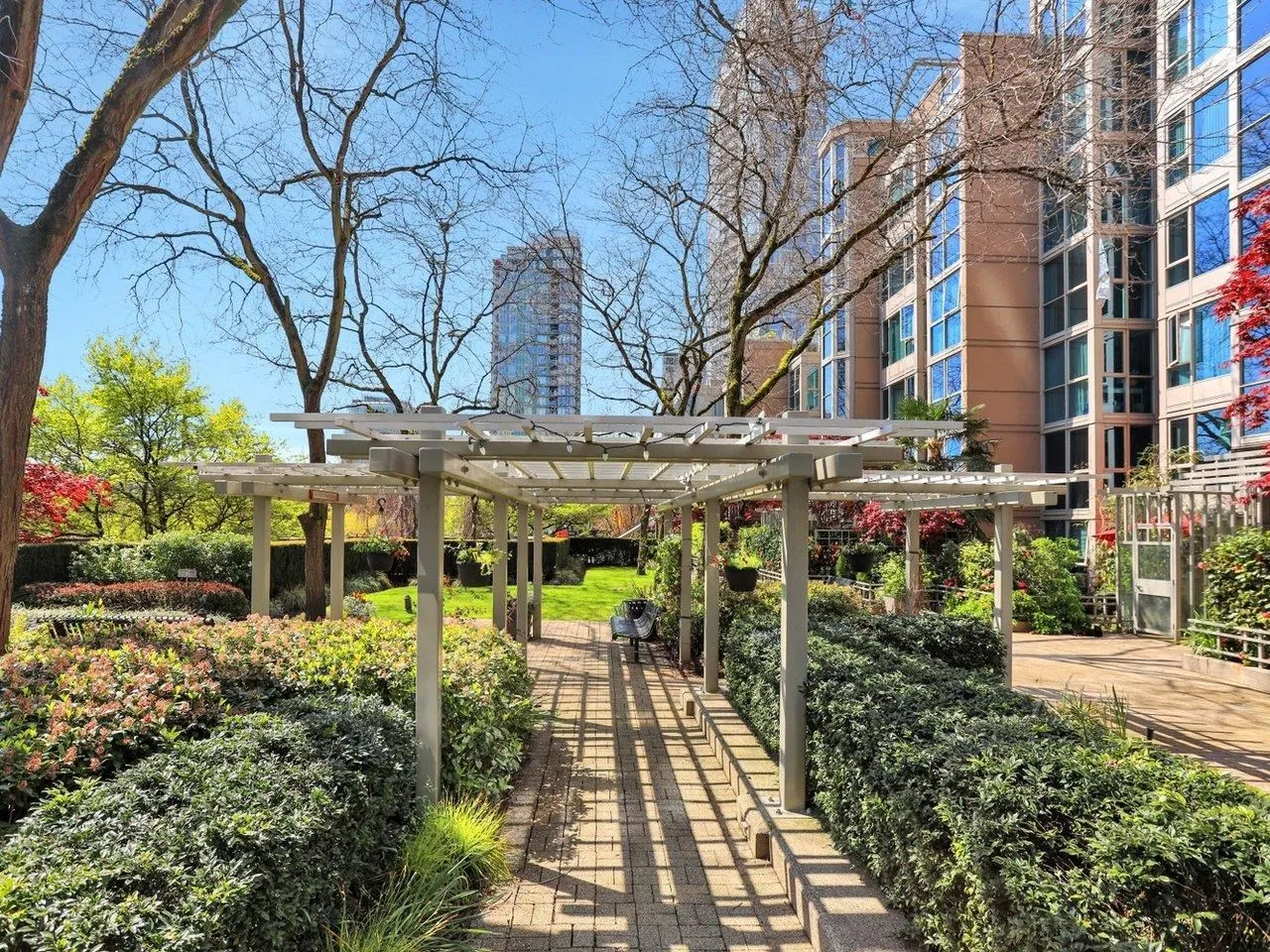 802 1318 Homer Street