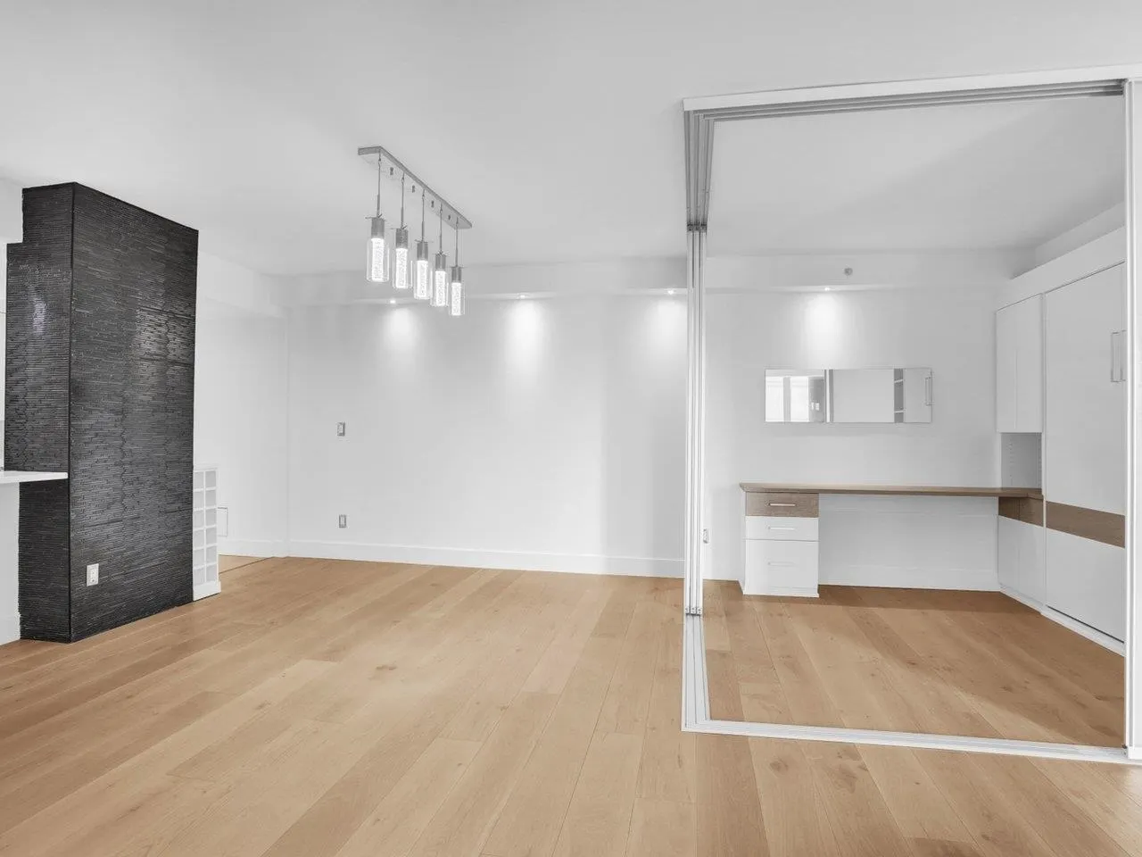 802 1318 Homer Street