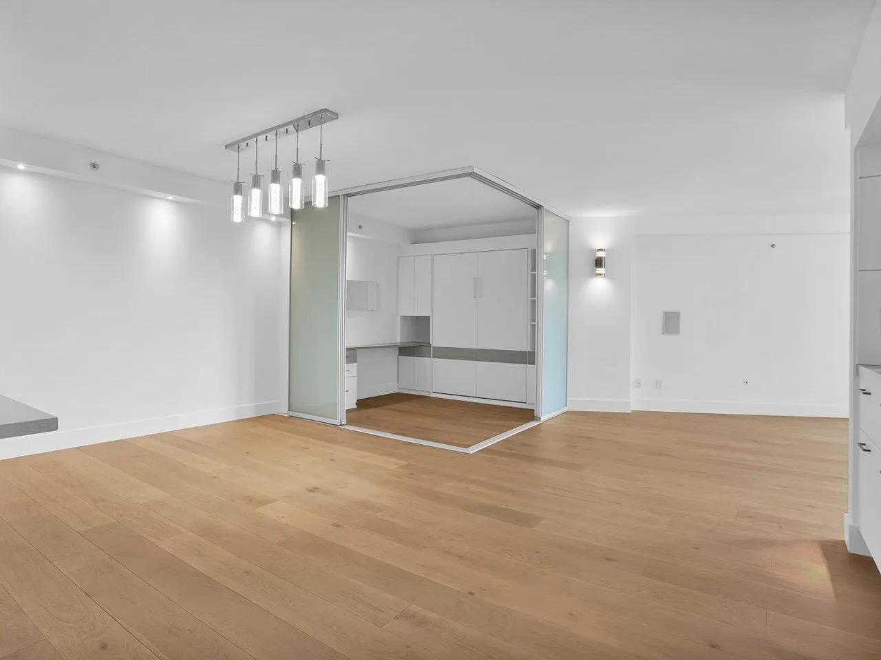 802 1318 Homer Street