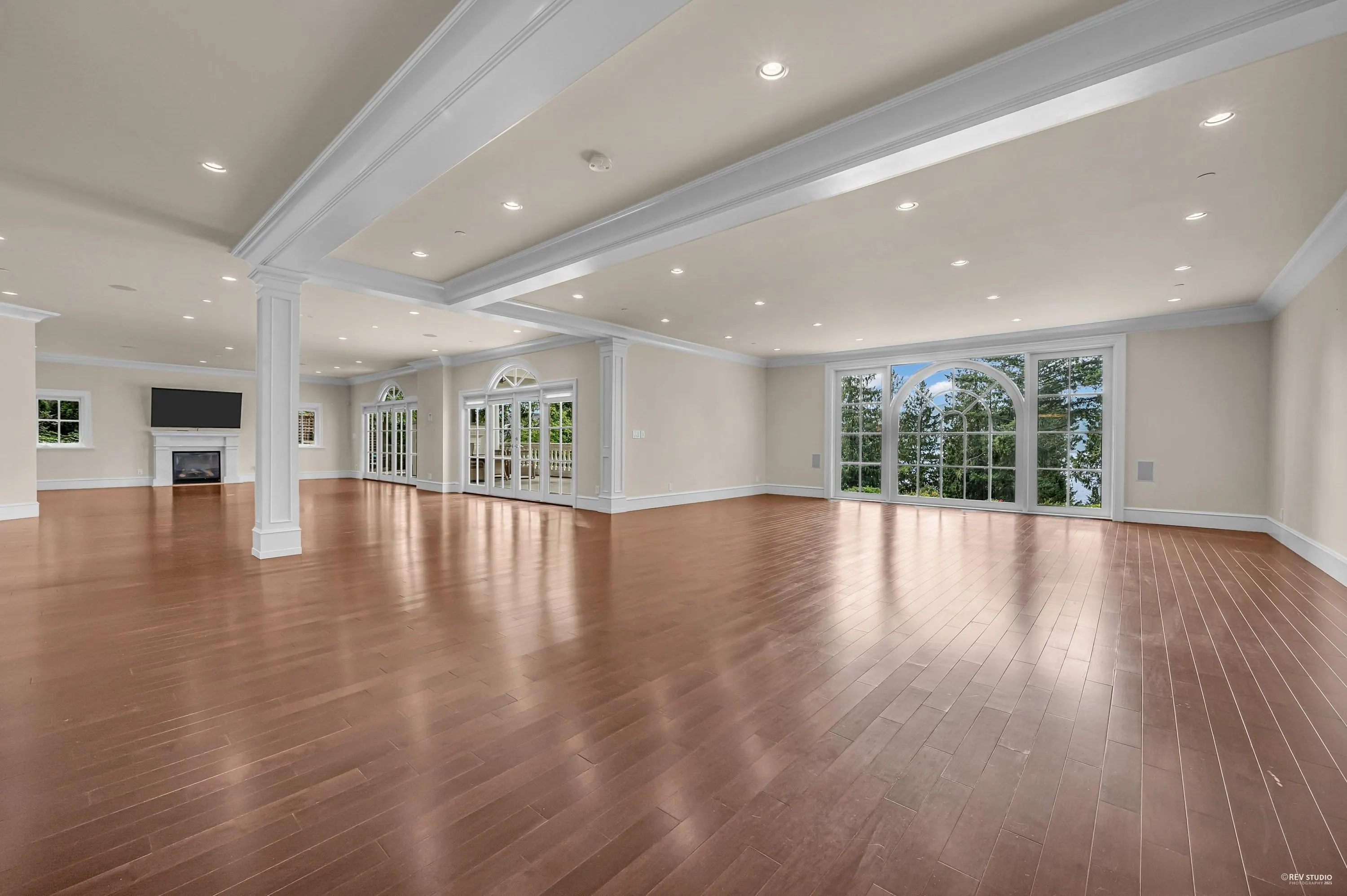 6089 Gleneagles Drive