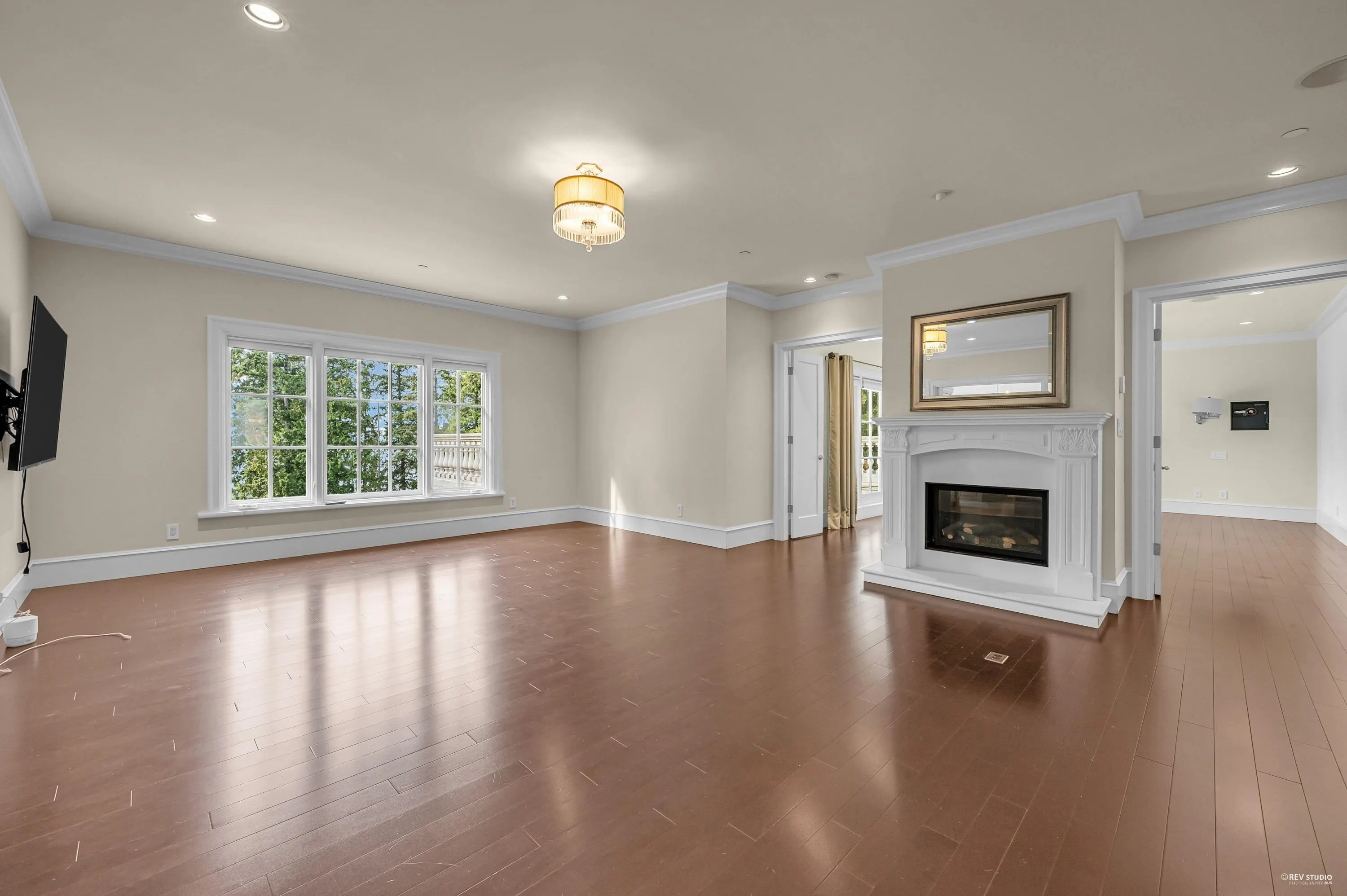 6089 Gleneagles Drive