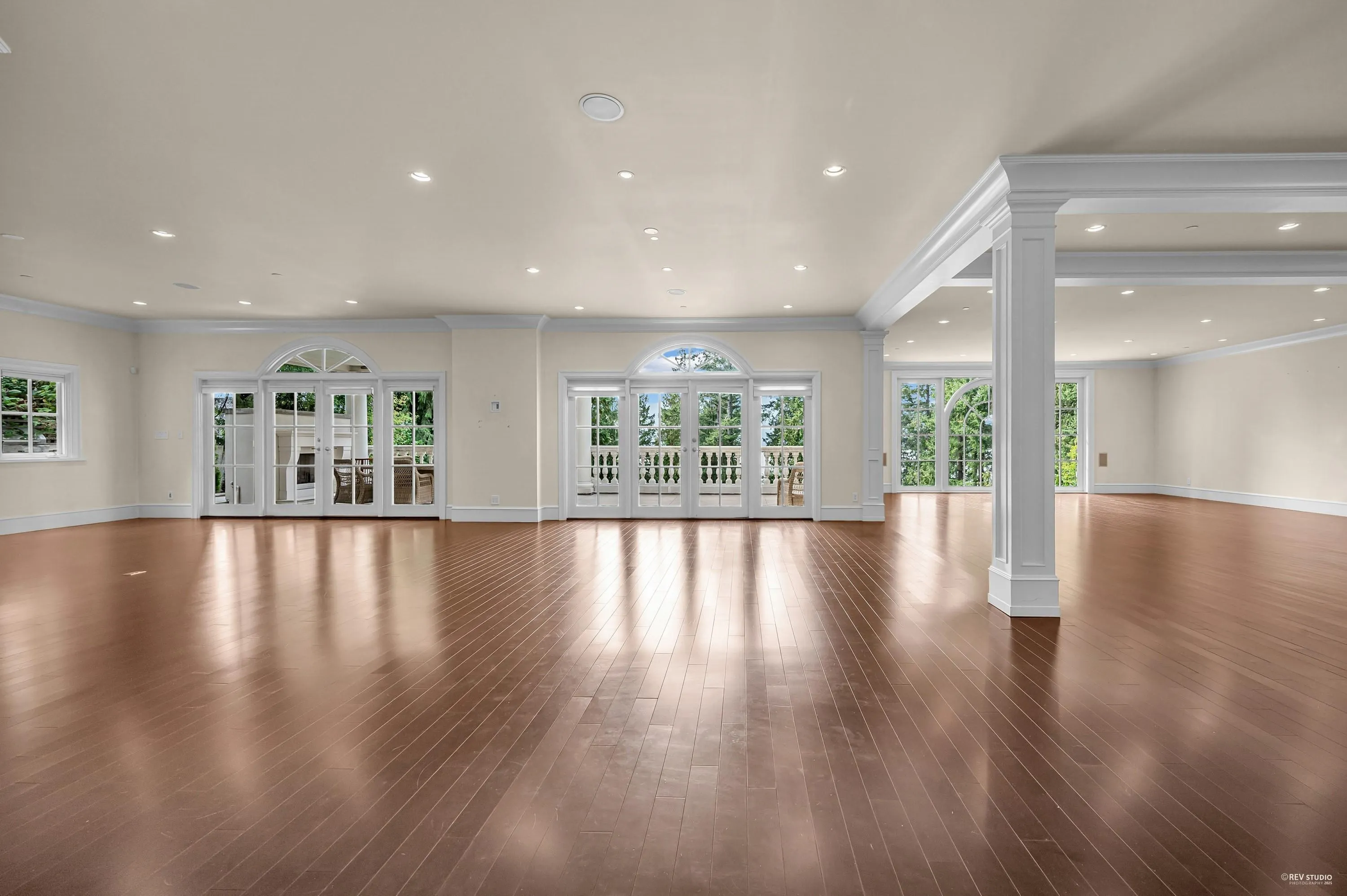 6089 Gleneagles Drive