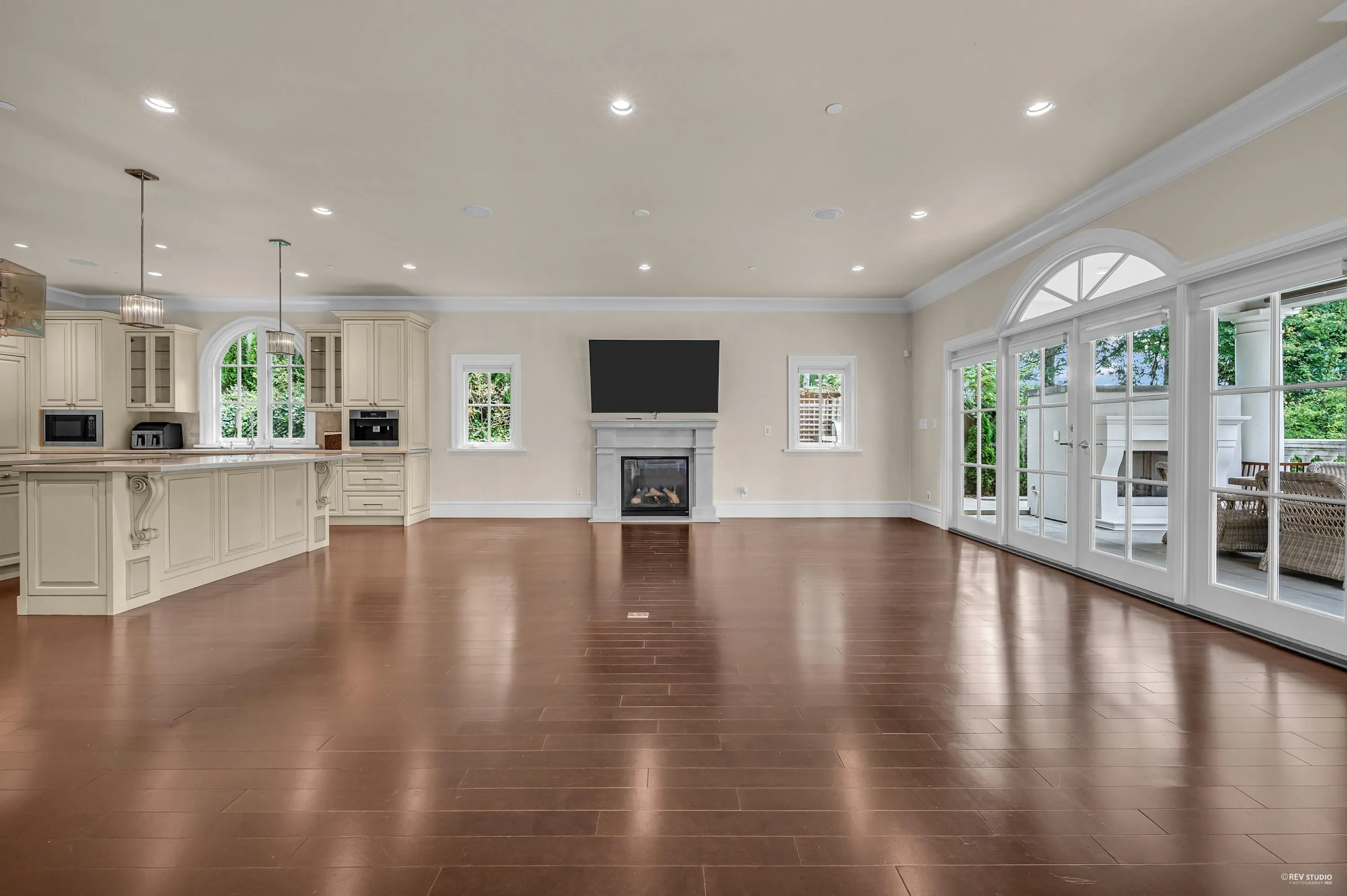 6089 Gleneagles Drive