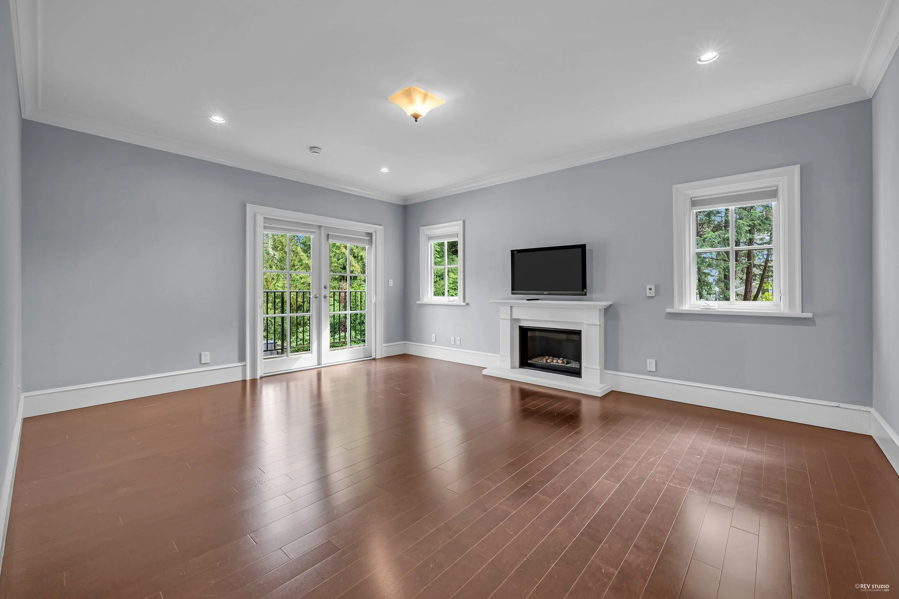 6089 Gleneagles Drive