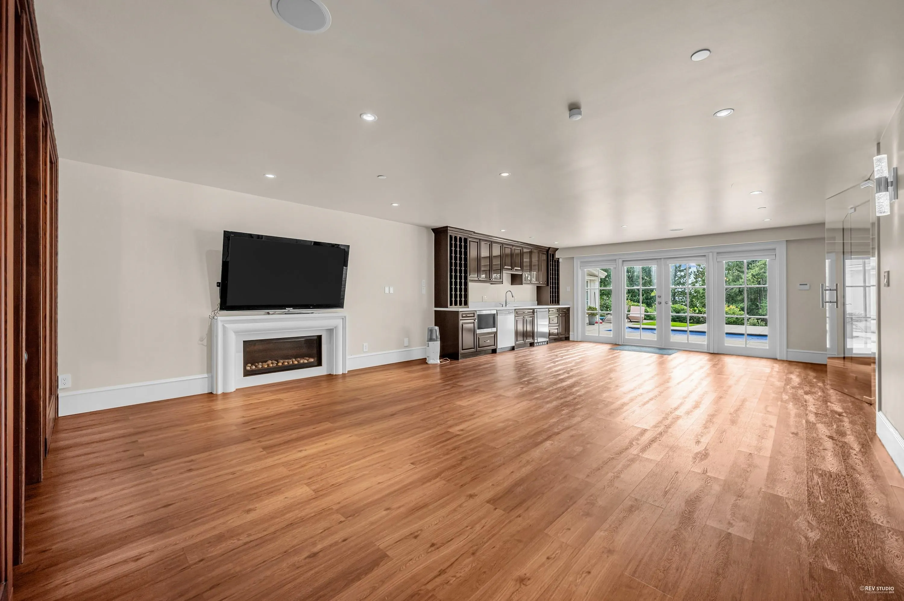 6089 Gleneagles Drive