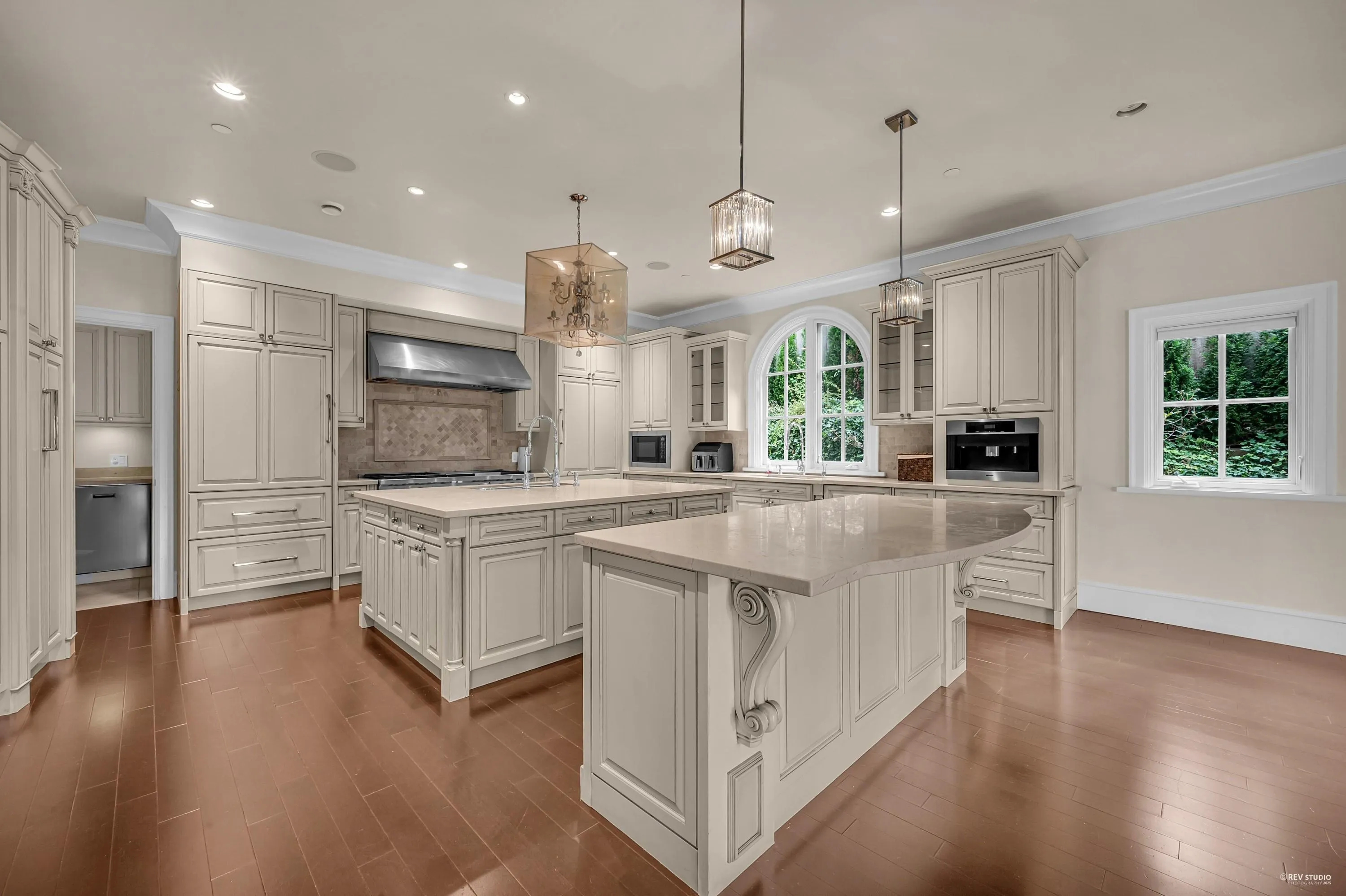 6089 Gleneagles Drive