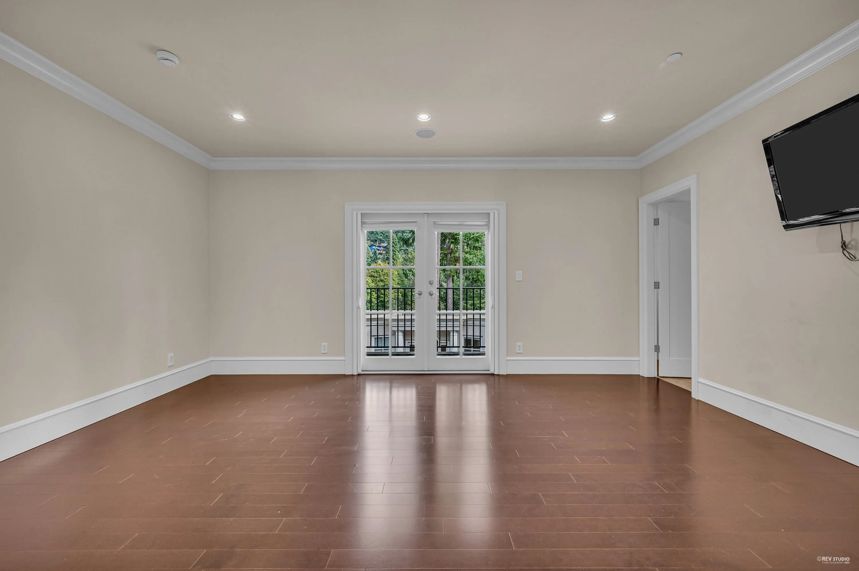 6089 Gleneagles Drive