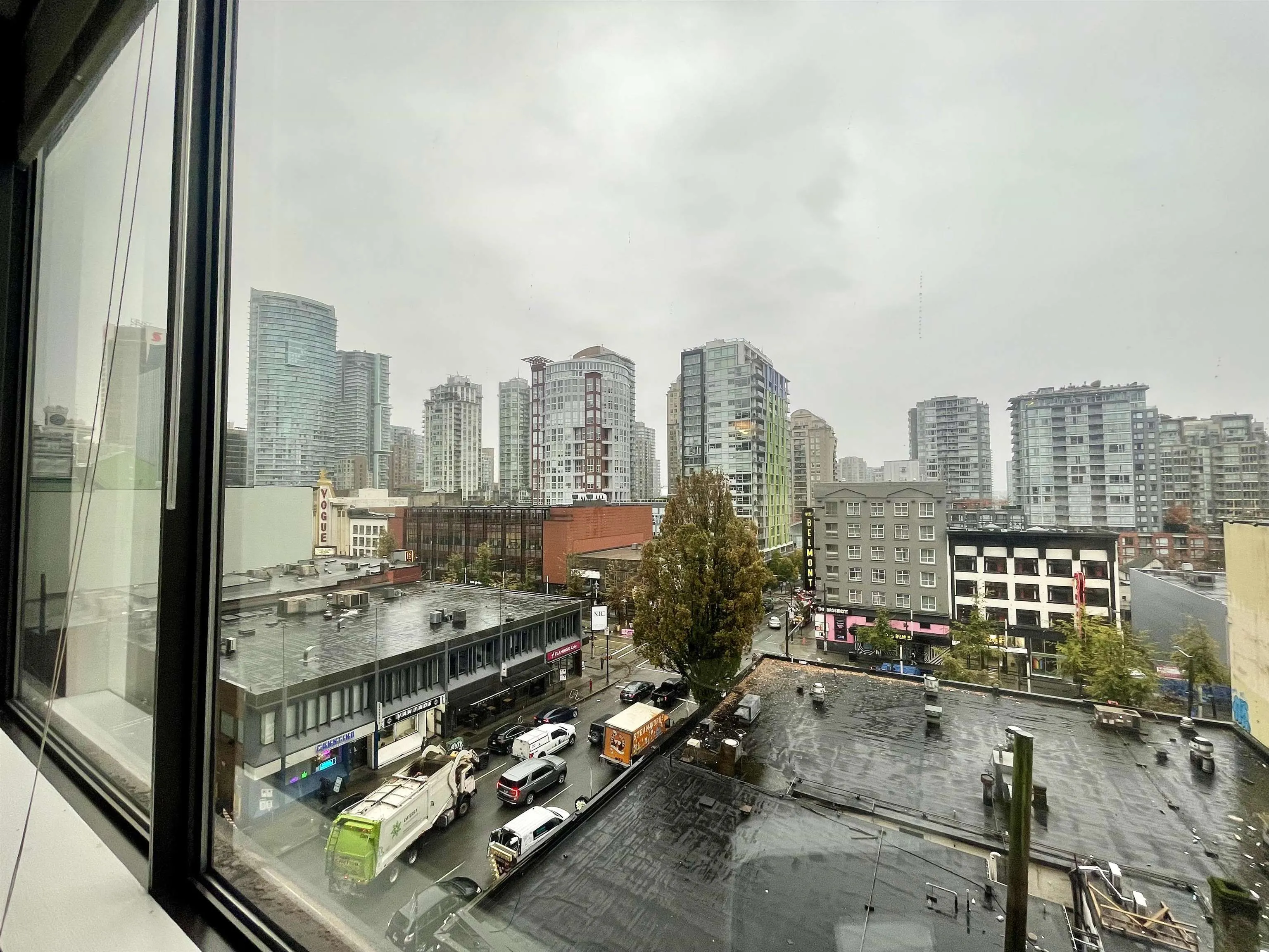 505 1010 Howe Street