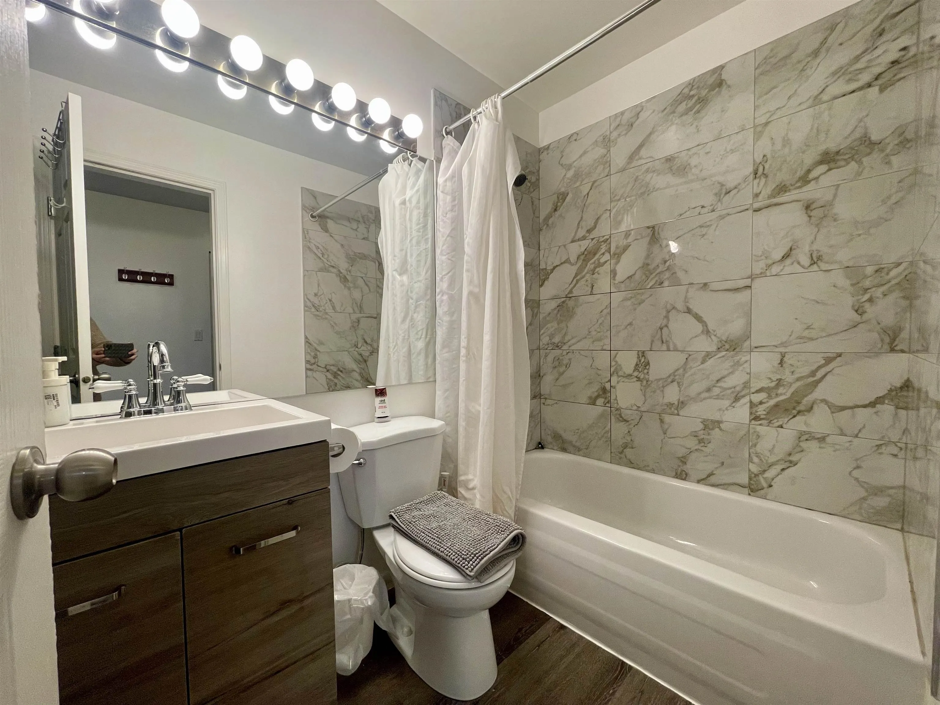 505 1010 Howe Street