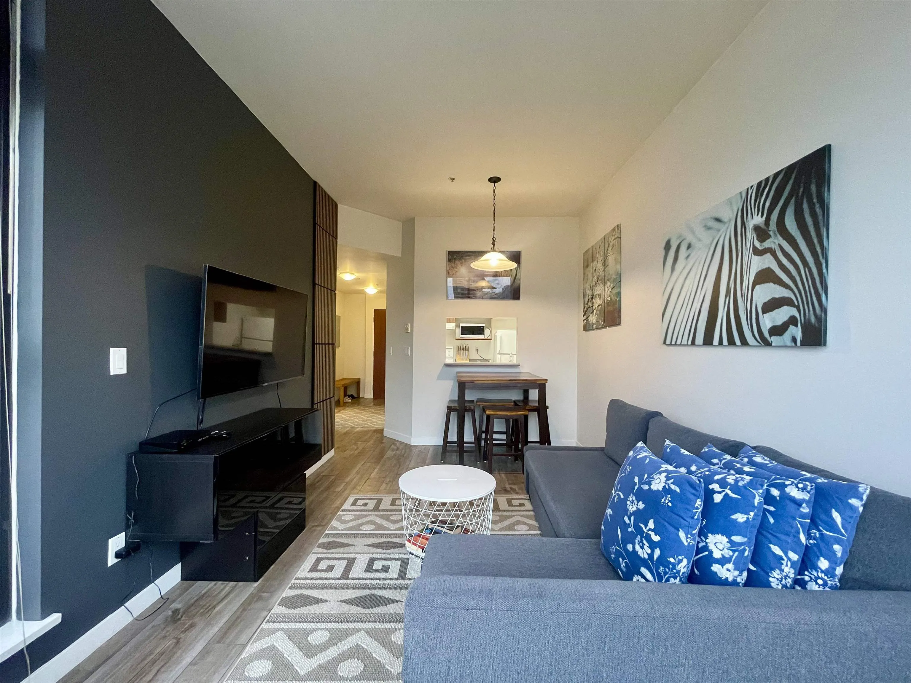 505 1010 Howe Street