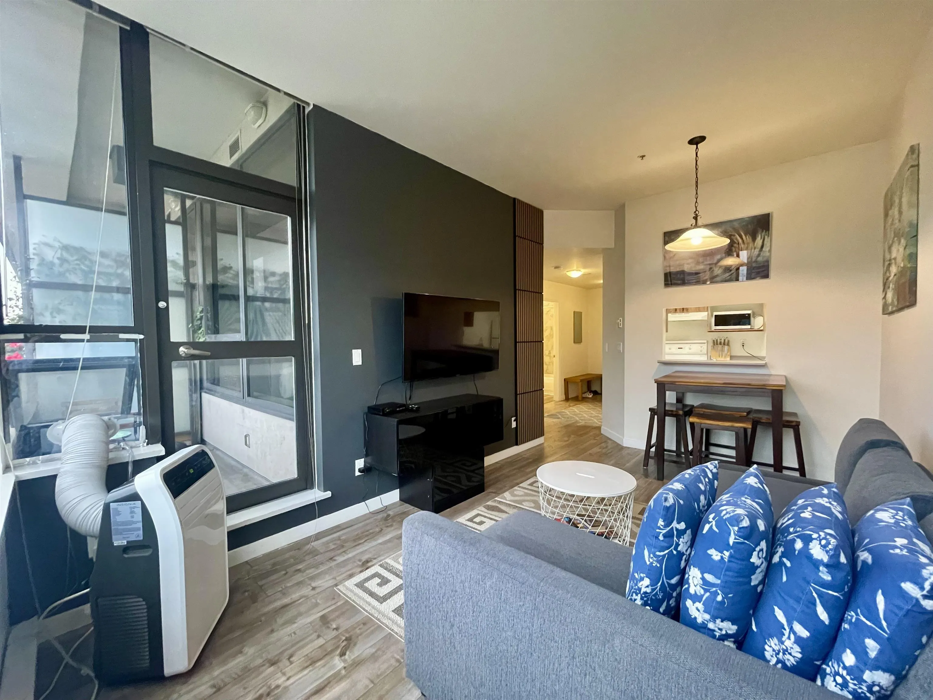 505 1010 Howe Street