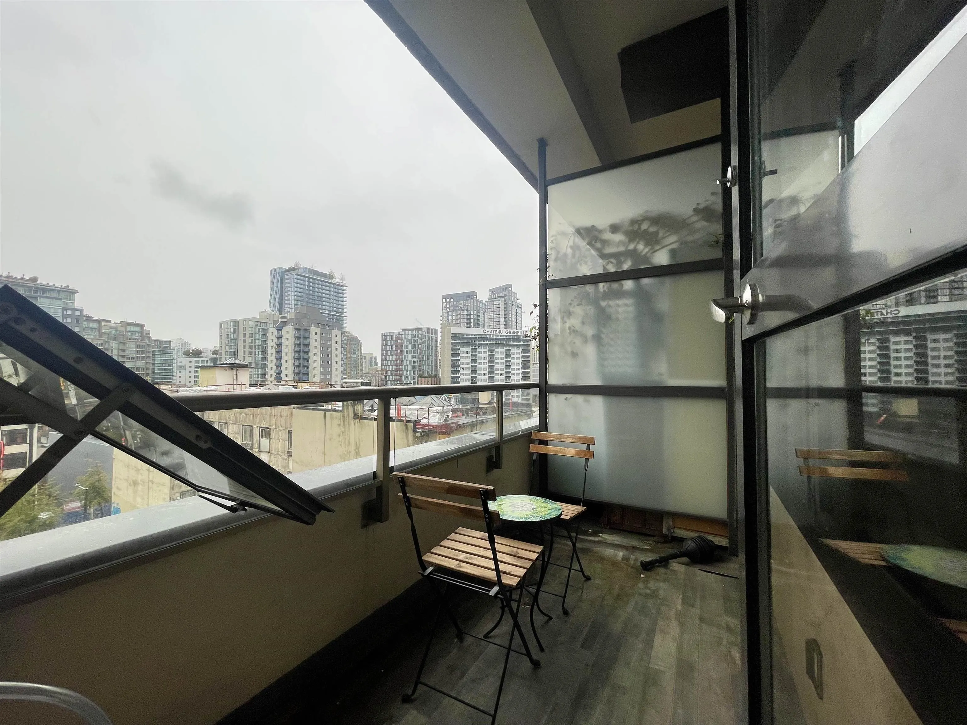 505 1010 Howe Street