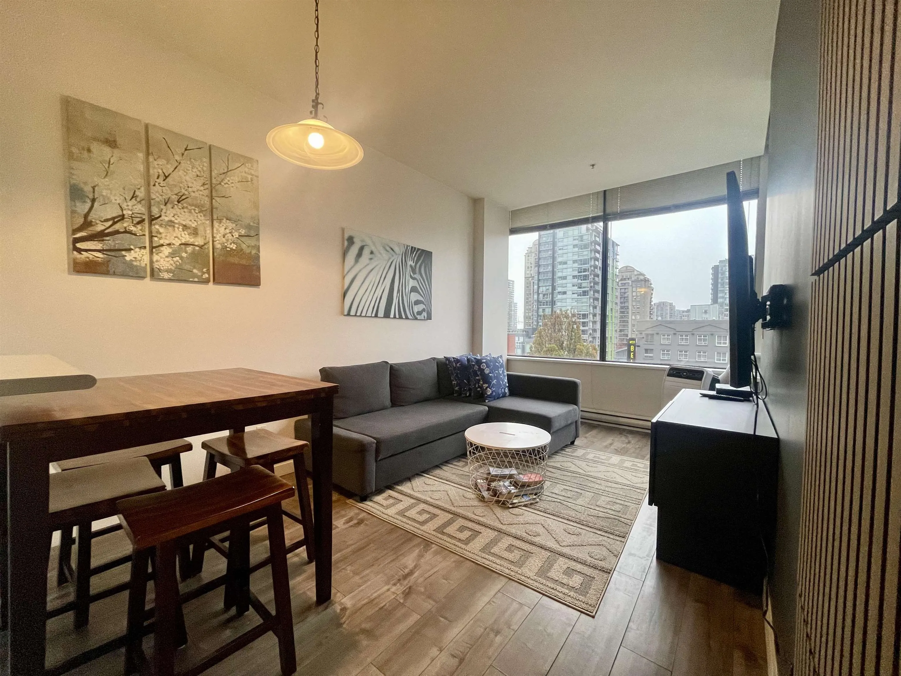 505 1010 Howe Street