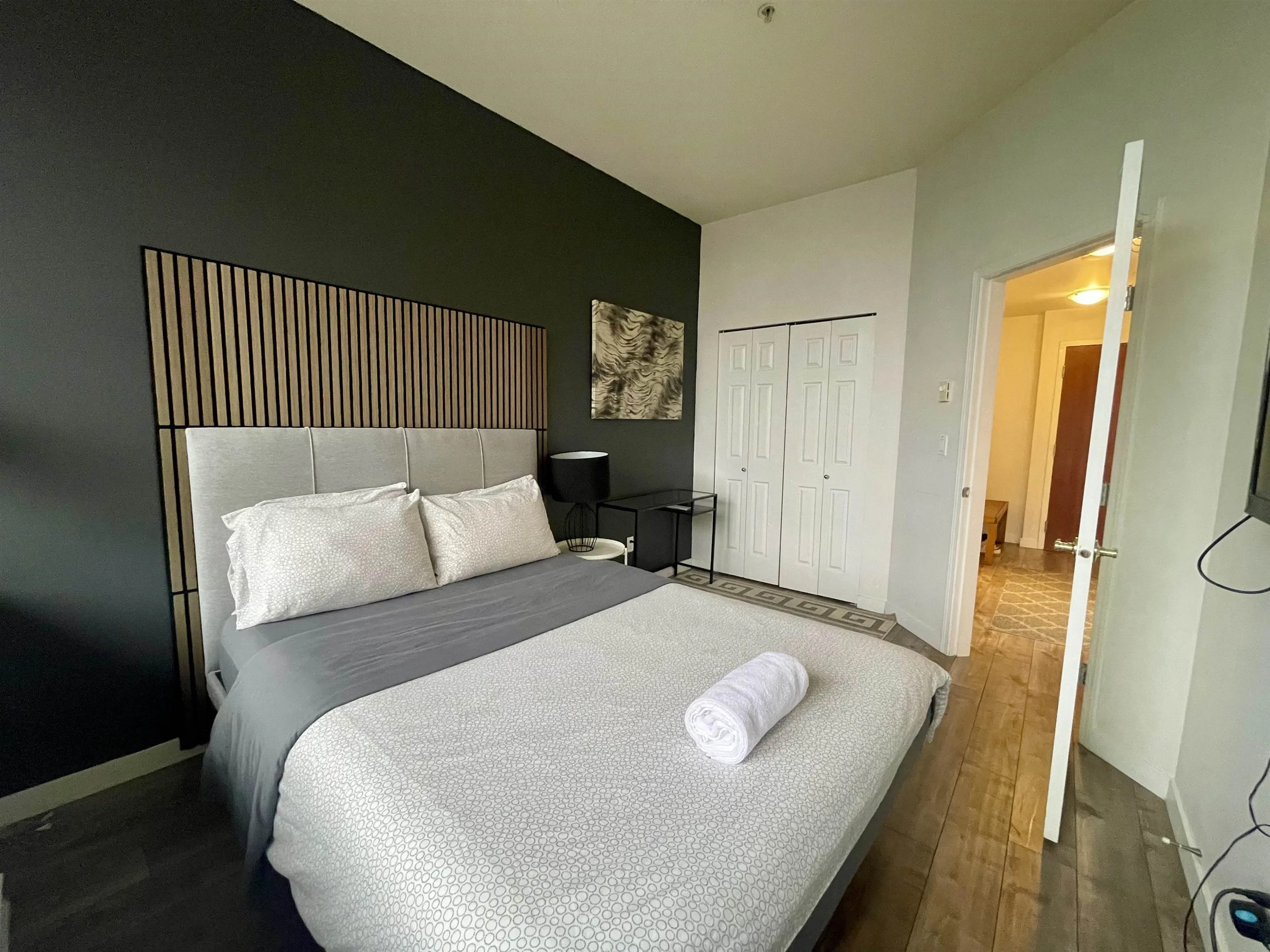 505 1010 Howe Street