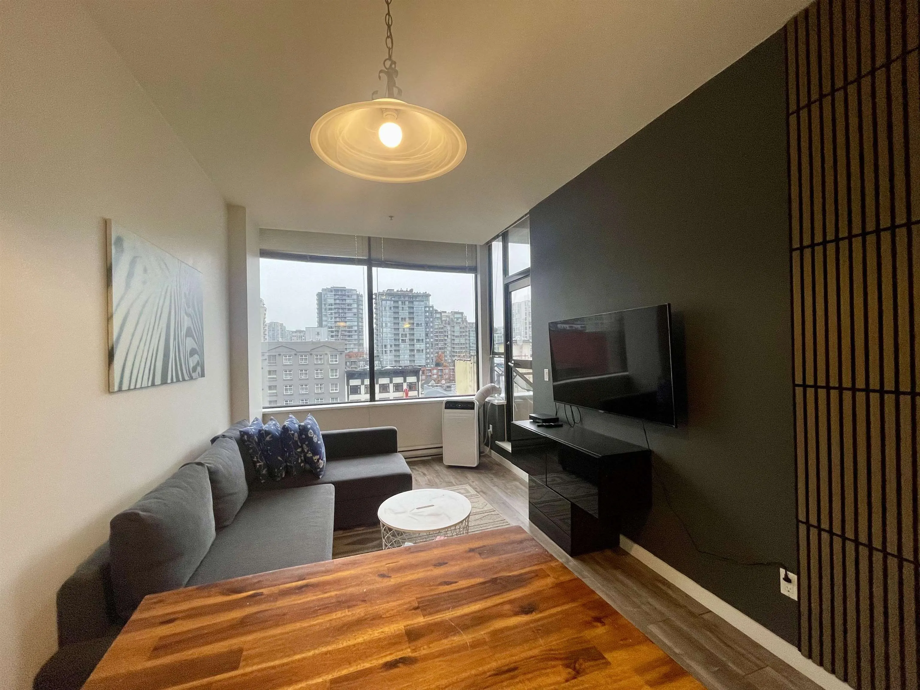 505 1010 Howe Street