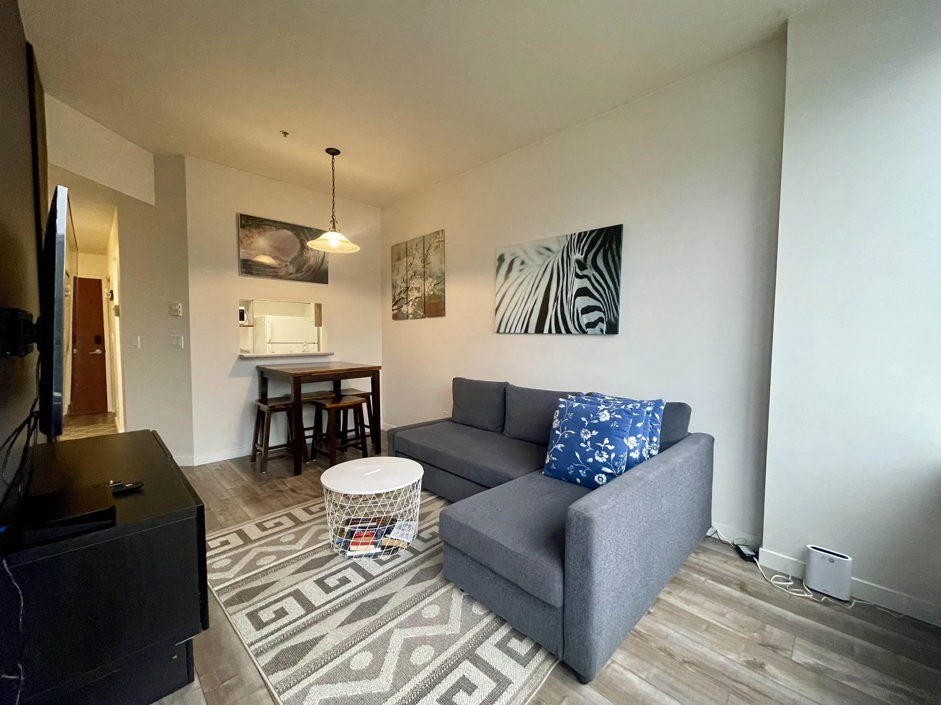 505 1010 Howe Street