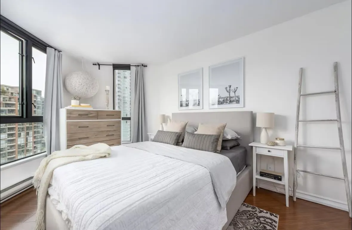 1705 907 Beach Avenue