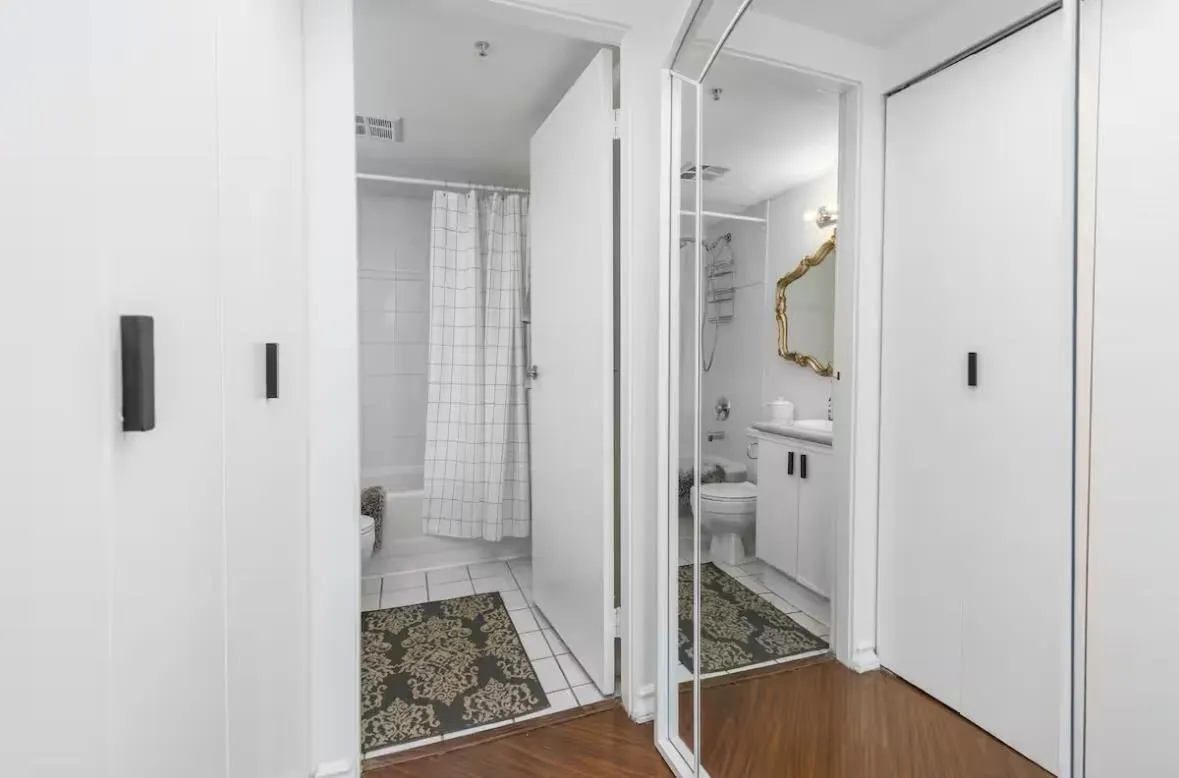 1705 907 Beach Avenue