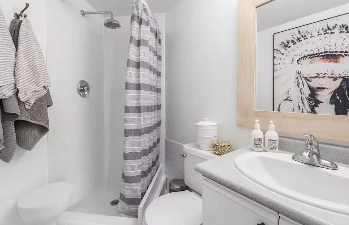 1705 907 Beach Avenue