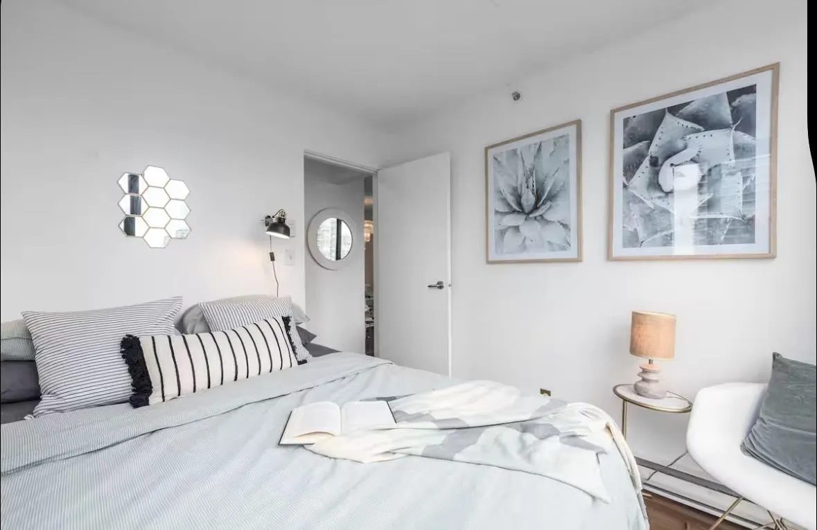 1705 907 Beach Avenue