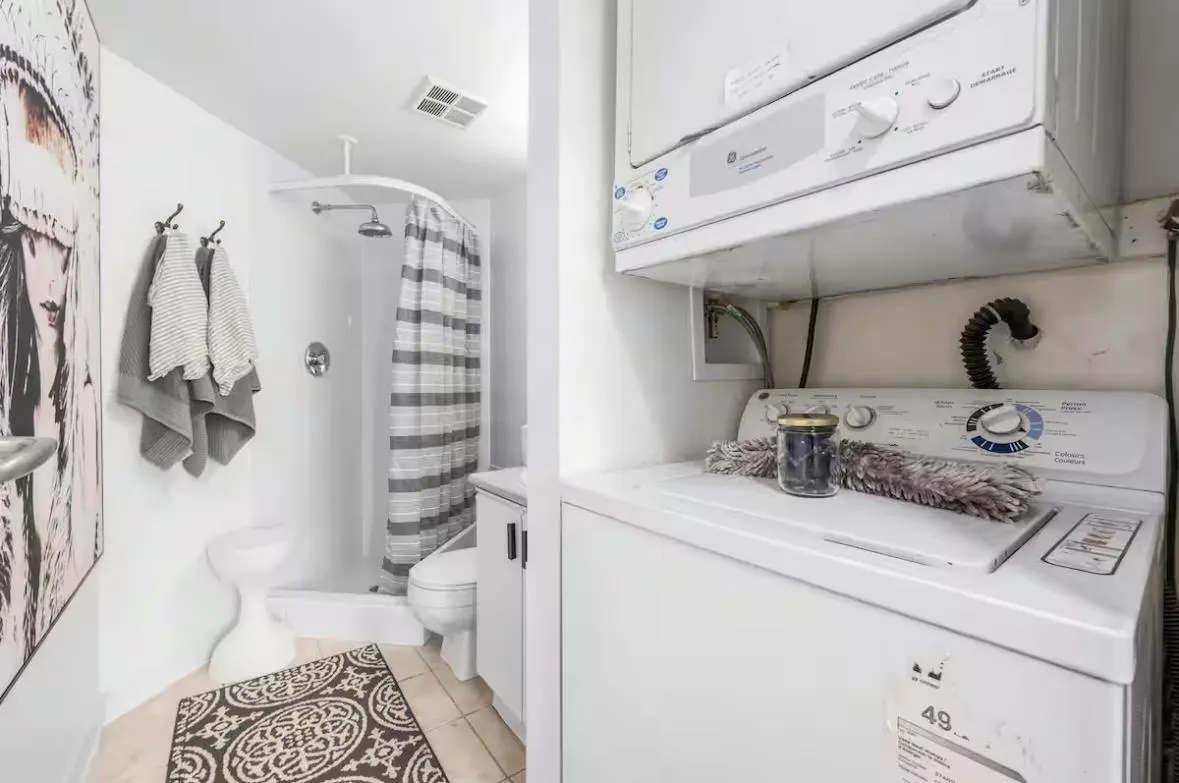 1705 907 Beach Avenue