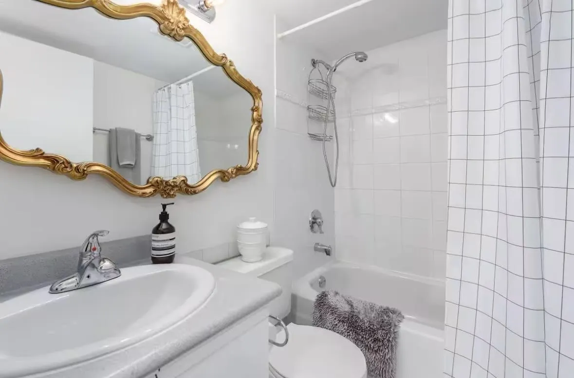 1705 907 Beach Avenue