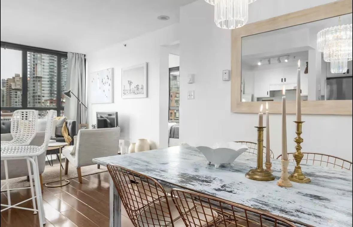 1705 907 Beach Avenue