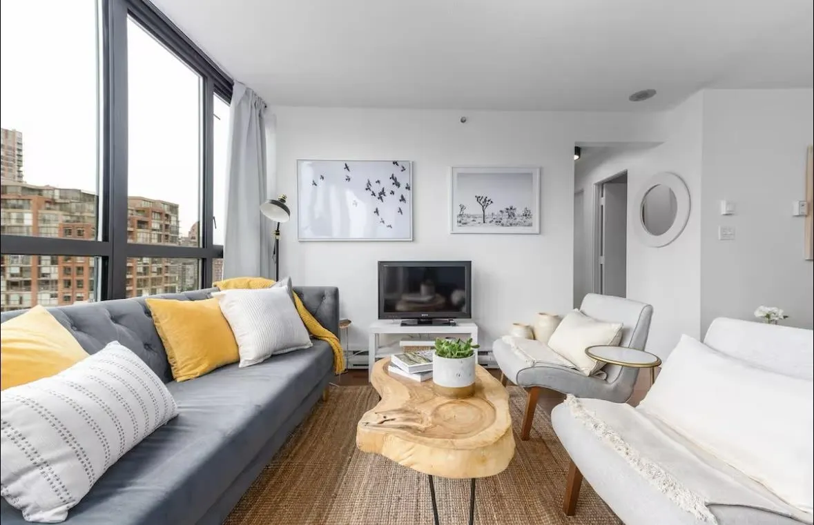 1705 907 Beach Avenue