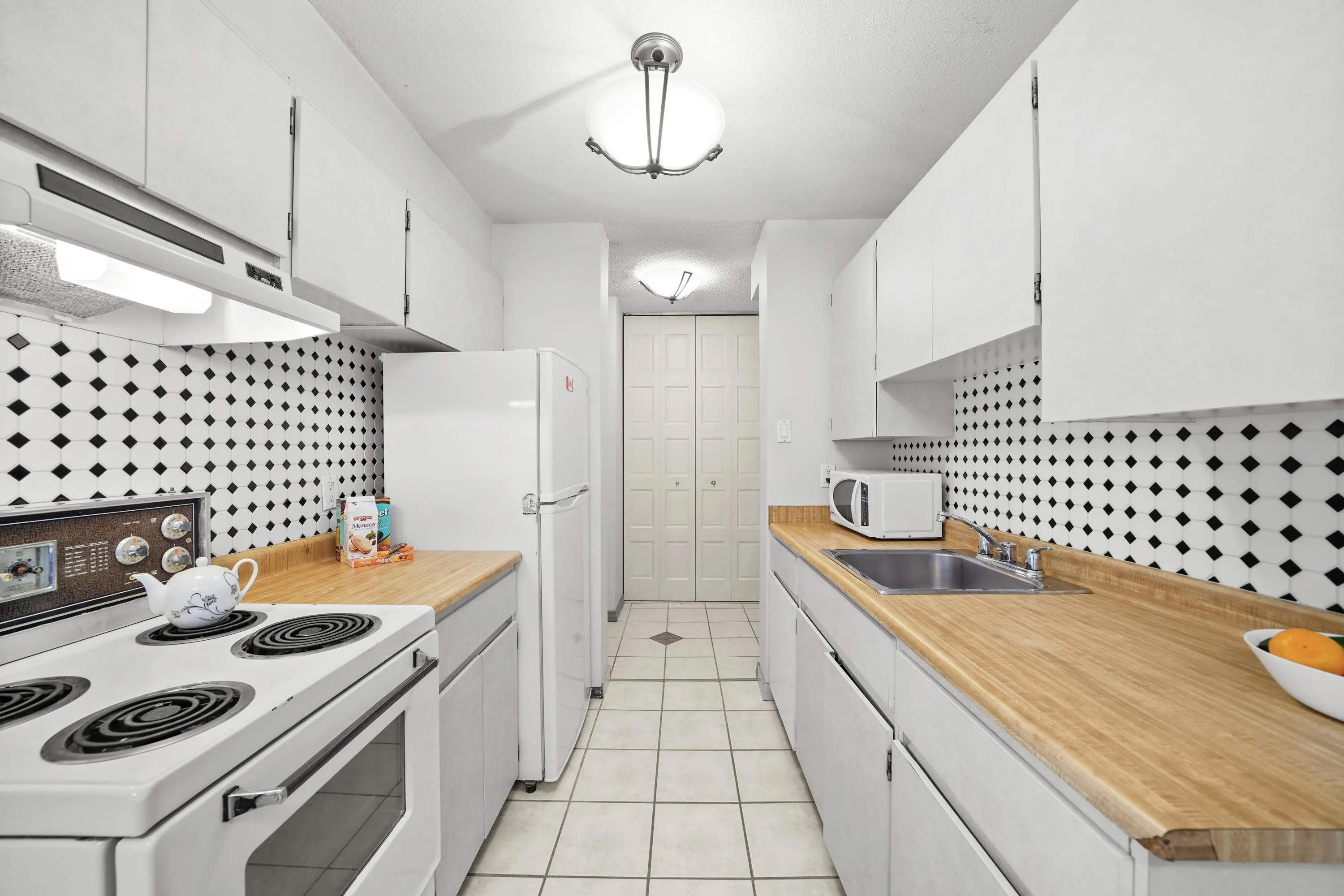 1006 2016 Fullerton Avenue